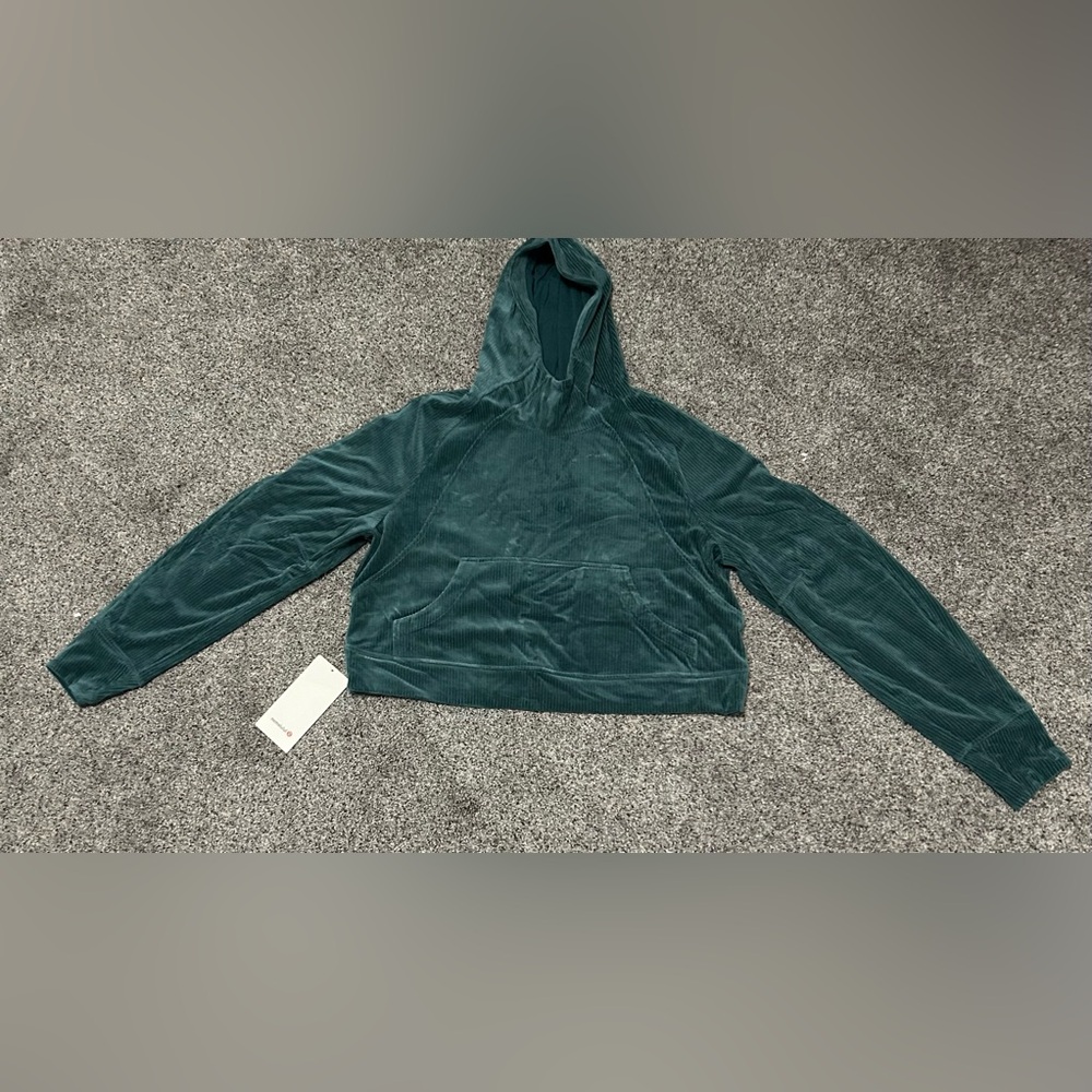 Lululemon Athletica White and Teal Tag